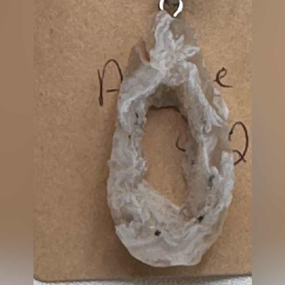 Agate Necklace white pendant 1.75” on chain sparkles (925) white pendant only - Picture 5 of 7